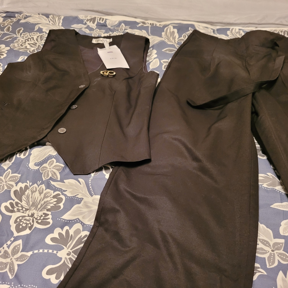 Christian Dior Black Women's Pants & Vest Set w/pin - Picture 2 of 4